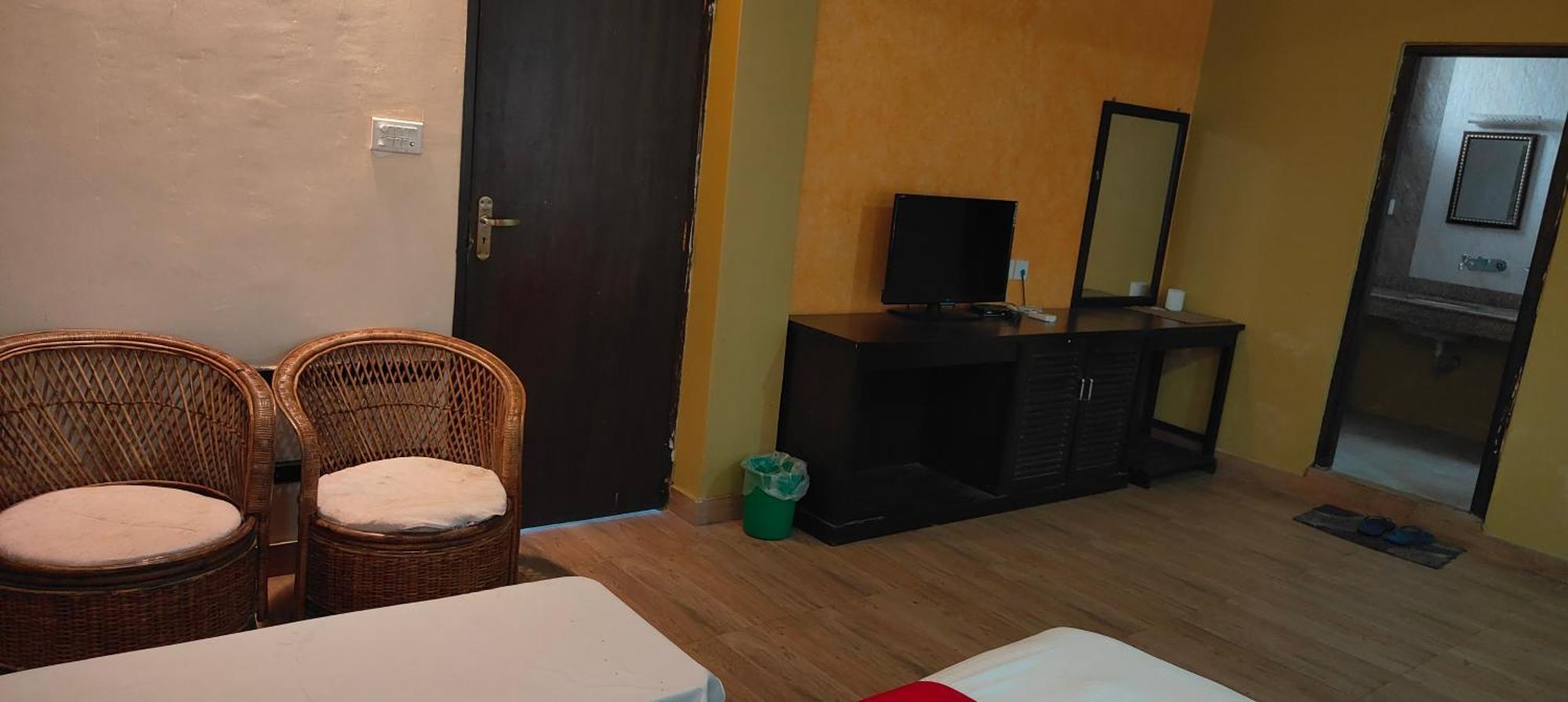 Hotel August International