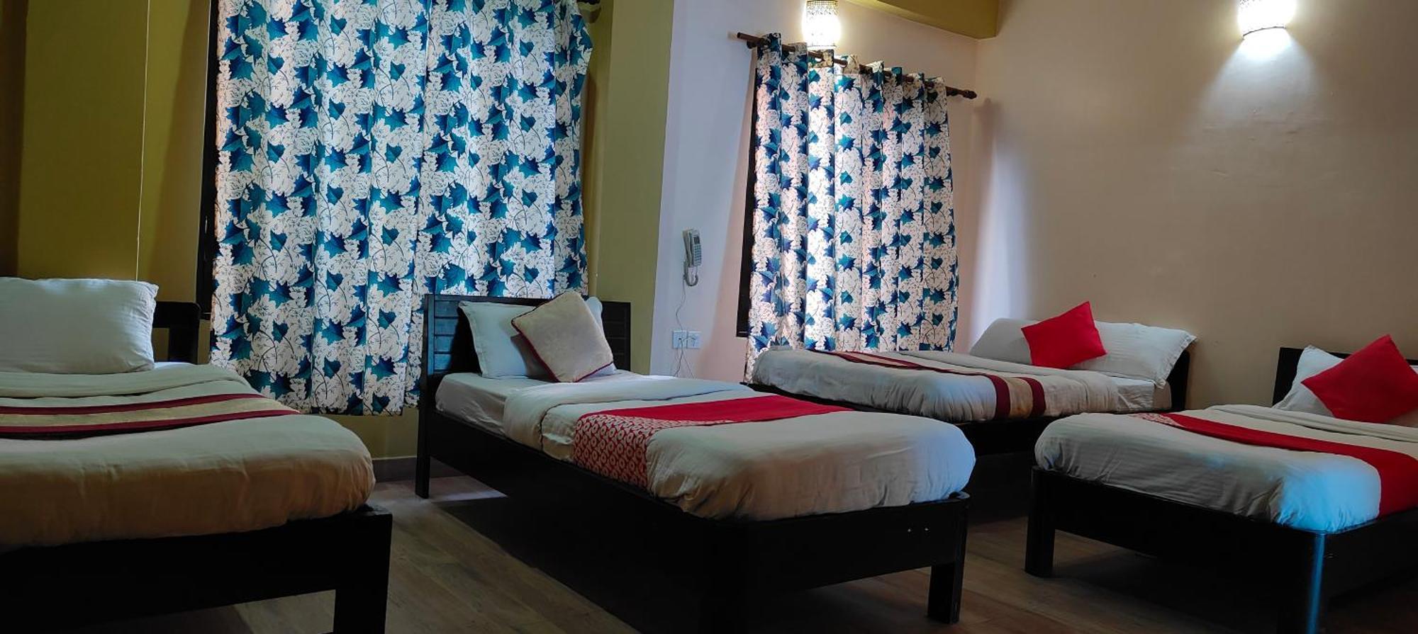 Hotel August International 2*